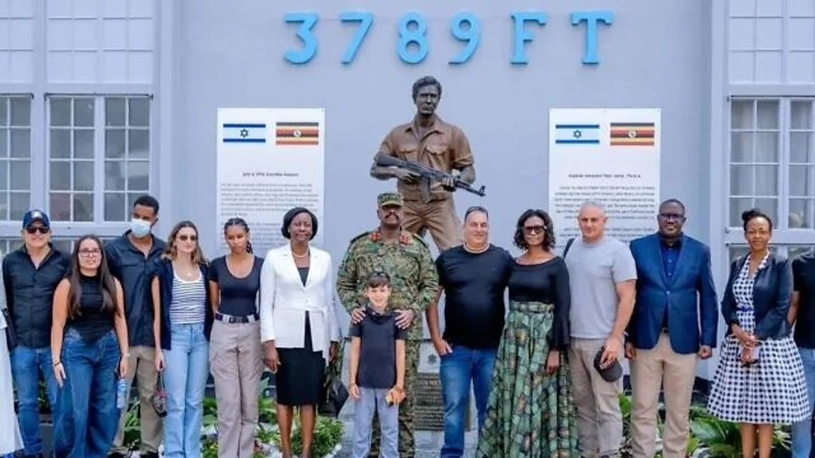 Guests gathered at the unveiling of a statue at the old Entebbe Airport terminal. File photograph. תצלום ארכיון.