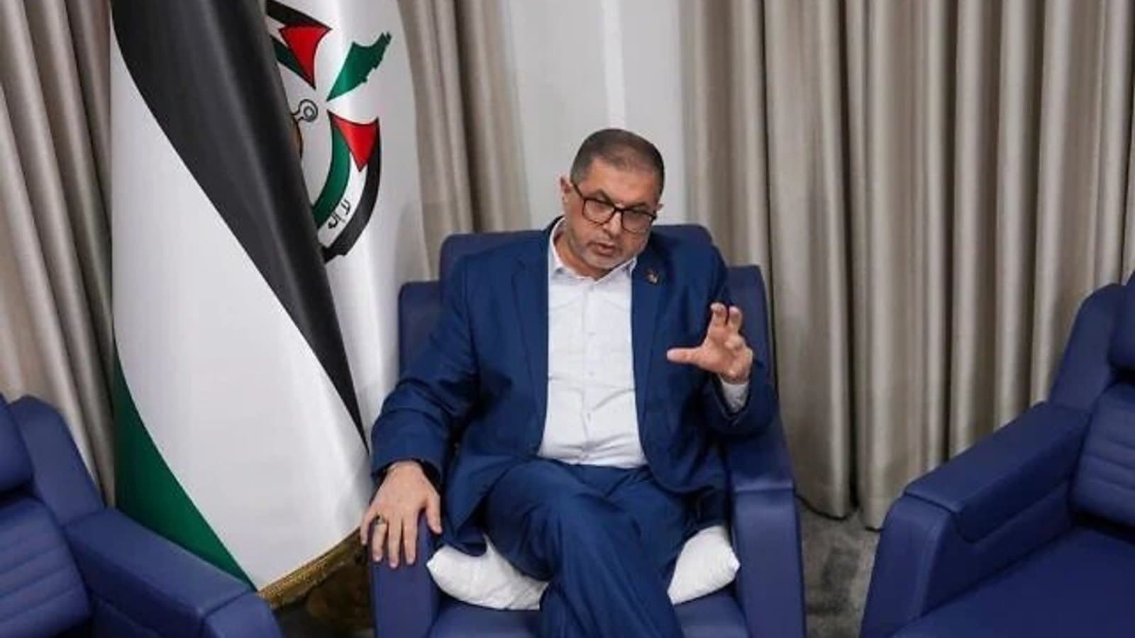 A senior Hamas official seated beside a Palestinian flag. File photograph. תצלום ארכיון.