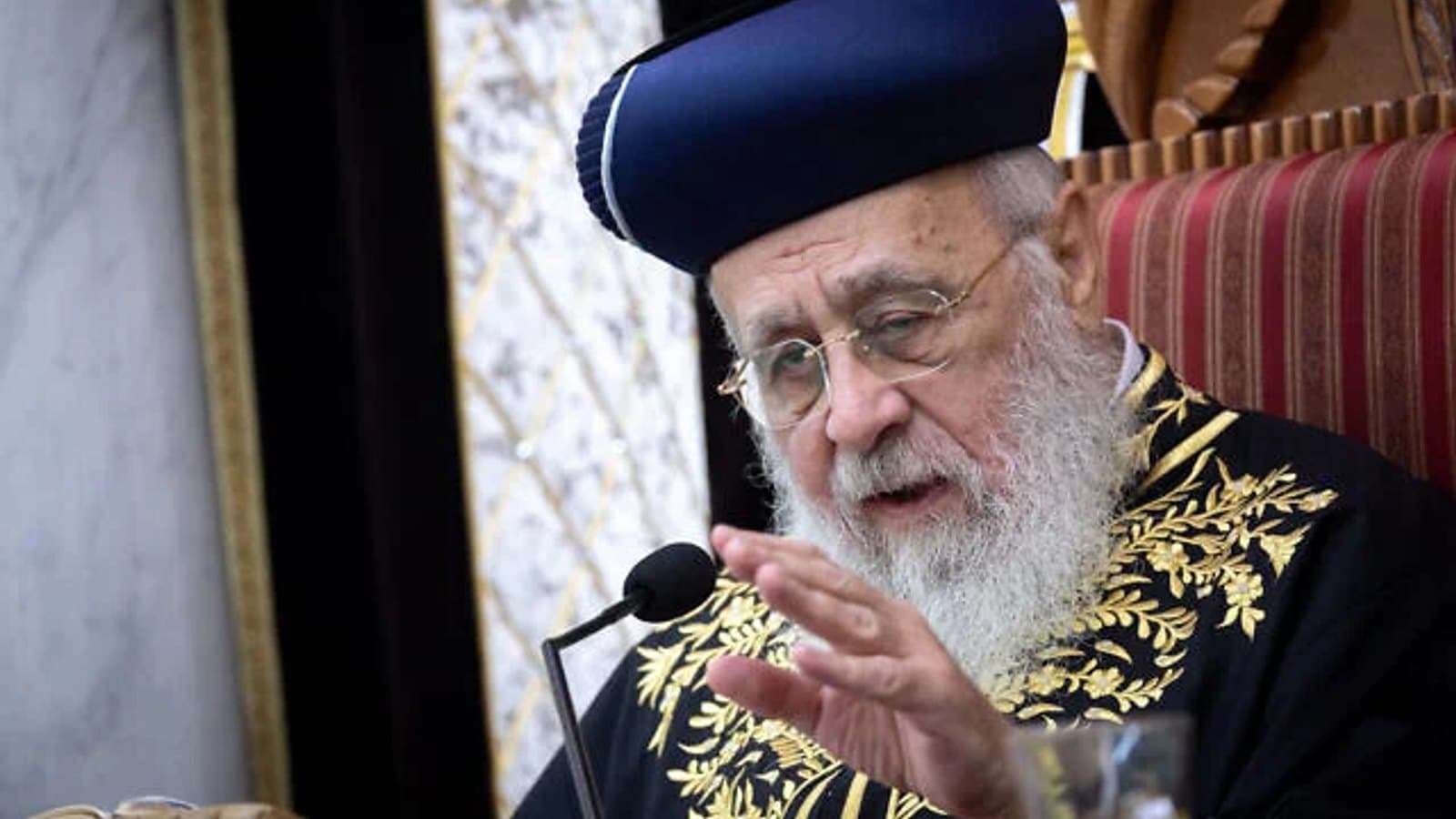 Rabbi Yitzhak Yosef speaking into a microphone. File photograph.